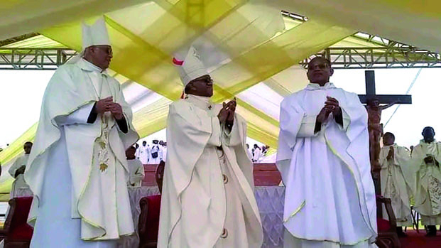 Terrain de Soamandrakizay - Un au revoir mérité pour l&#039;archevêque émérite Odon Razanakolona 