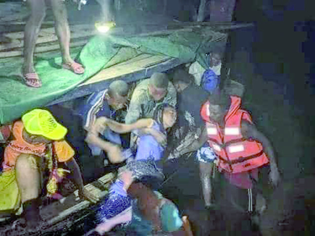 Collision entre deux embarcations - Douze cadavres repêchés…