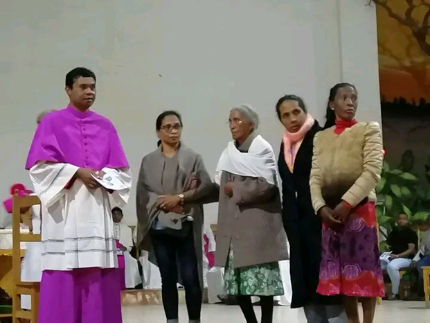Mgr Jean Nicolas Rakotojaona et sa famille 