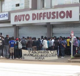 Gel de certains comptes - Manifestation des employés du groupe Sodiat à Mandrosoa Ivato