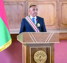 Président de la Refondation de la République de Madagascar - Le colonel Michaël Randrianirina prête serment