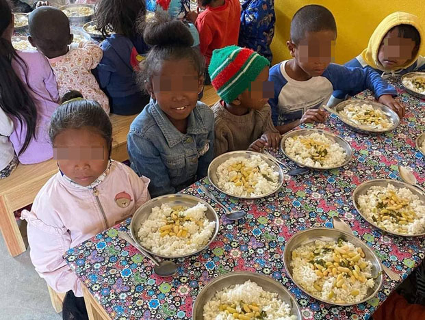 Cantine solidaire à Ivolaniry-Anosibe - Repas quotidien pour 500 enfants des rues