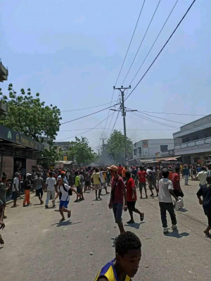 Couvre-feu dans les villes - Les cours reprendront si...