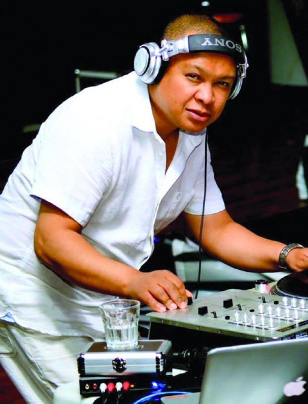 DJ Dina - 35 ans de carrière sur la platine 