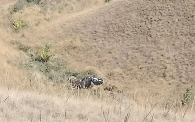 En témoigne de l&#039;excès de vitesse, l&#039;éloignement du point de chute du 4x4 se perd dans l&#039;immensité de la colline