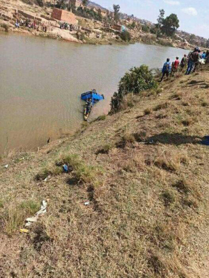 Plongeon d’un véhicule dans l’eau à Ambohitrimanjaka - Un mort, un autre rescapé