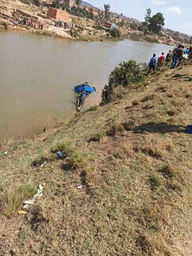 Plongeon d’un véhicule dans l’eau à Ambohitrimanjaka - Un mort, un autre rescapé