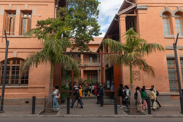  La Fondation H met à la disposition des artistes un atelier de 54m2 