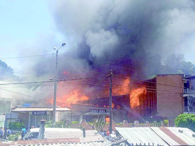 Incendie à Tsiadana - L&#039;Espace Dera totalement ravagé