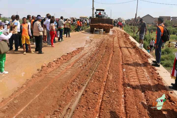 Les premiers coups de pelleteuses sur la RR ALG 1 ont été réalisés hier 