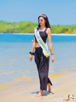 Notre pays sera représenté par Hendry Tsiky Andriambolatiana qui a été élue « Miss île de Madagascar 2025 »