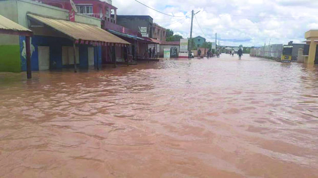 Intempéries - La ville de Behenjy sous les eaux