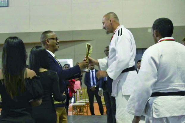 JIOI-Judo - Le ministre Haja Resampa remet les médailles à ses protégés