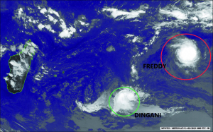 Cyclone intense dans l&#039;océan Indien - Freddy fait peur !