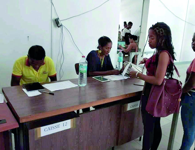 Enseignement supérieur - Report du paiement des bourses 