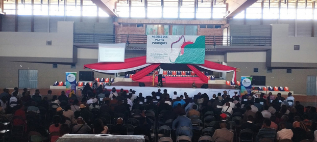 Assises des partis politiques - Une transition de trois ans et un partage de si&egrave;ges