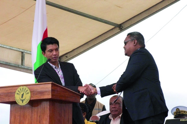 Président Rajoelina à Fianarantsoa - « 5000 km de pistes à réaliser annuellement par les gouverneurs »