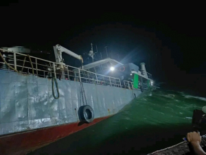 La cargaison qui a coulé suite au naufrage du bateau contenait environ 100.000 bouteilles, selon les estimations