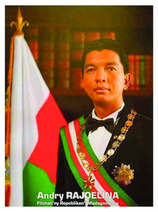 Décrochage du portrait officiel du Président Andry Rajoelina - L’incivisme à son paroxysme