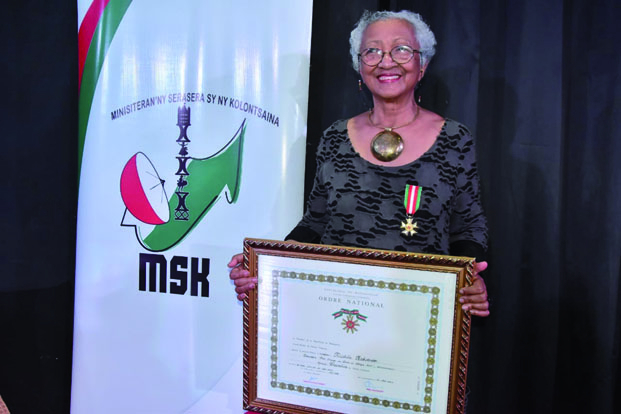 Littérature - Michèle Rakotoson décorée « Chevalier de l’Ordre national malagasy »