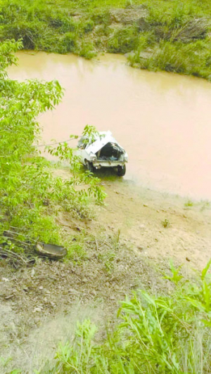 Chute d’une berline dans une rivière - Le conducteur toujours introuvable