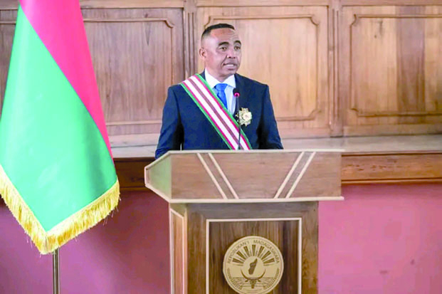 Président de la Refondation de la République de Madagascar - Le colonel Michaël Randrianirina prête serment