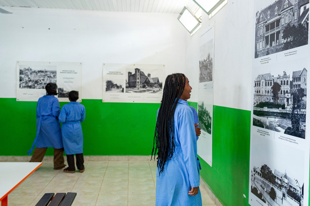 L’exposition « Mémoire et Images » est ouverte de 12h à 13h 30 au Lycée Moderne Ampefiloha