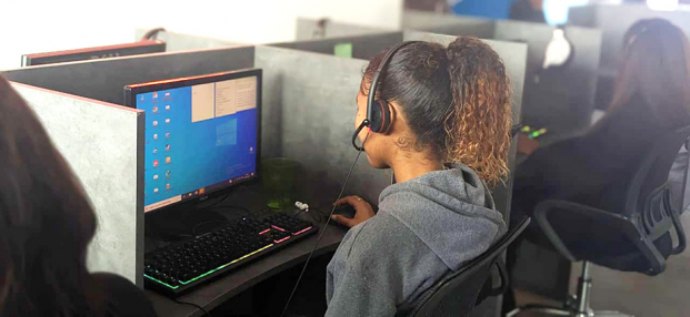 Pour beaucoup de jeunes, le « call center » constitue un filet de sécurité sociale, aussi précaire soit-il