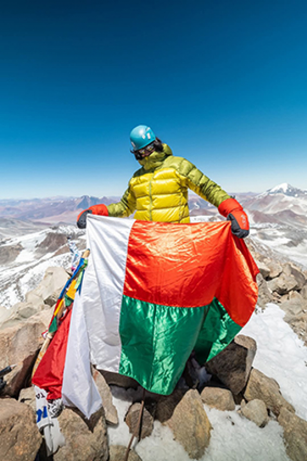 Seul dans la montagne, Raj-Alexandre reste dans l’expédition, avec l’ambition d’atteindre le toit du monde