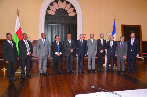 Commission mixte sur les îles éparses - Des positions diamétralement opposées