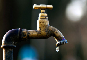 L’eau du robinet coule au compte-goutte dans plusieurs quartiers de la Capitale 