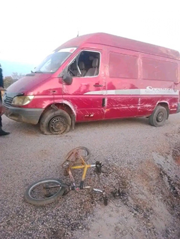 Le fourgon Sprinter aurait été lancé à une vitesse assez élevée sur cette route communale d&#039;Ankadikely