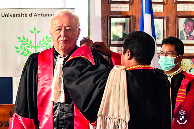 Universit&eacute; d&rsquo;Antananarivo -&nbsp;Le Dr Alain M&eacute;rieux honor&eacute; du titre de Docteur Honoris Causa