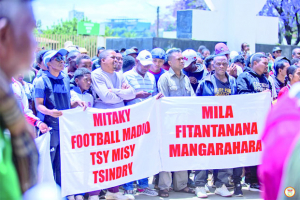 Football - Faneva Ima et les anciens Barea réclament un ballon rond propre