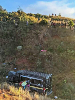 RN1- Sortie de route d’un minibus, 4 personnes trouvent la mort