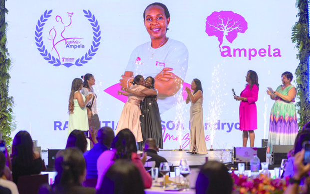 Entrepreneuriat f&eacute;minin -&nbsp;Landricya Razafitianarisoa remporte le troph&eacute;e Ampela