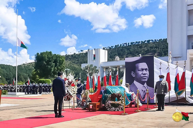 Cérémonie d’adieux à Iavoloha - Andry Rajoelina rend hommage à l’Amiral