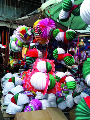 Célébration du 26 juin - Les accessoires de fête envahissent le marché