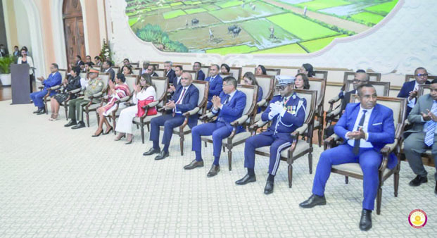 Gouvernement - Un mois après, des ministres encore méconnus