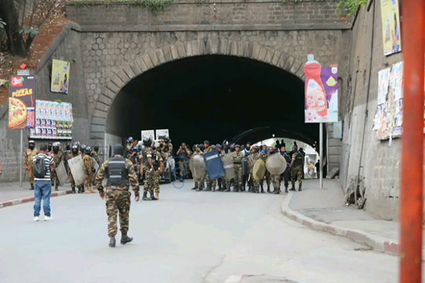 Aucun moyen pour les manifestants de passer de l&#039;autre côté du tunnel d&#039;Ambohidahy