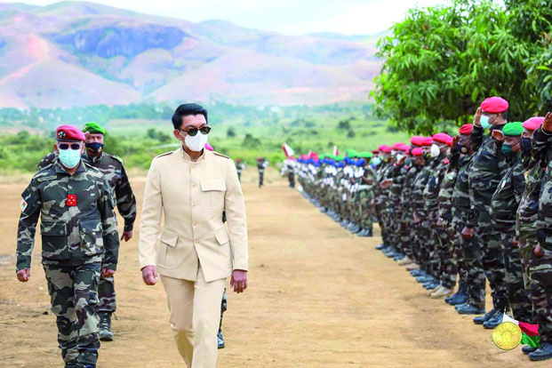 Visite dans l’Ihorombe - Le Président Rajoelina inaugure une base militaire à Iakora