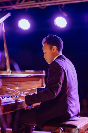  Le jeune pianiste Ilo Rakoto a ébloui l&#039;assistance, dimanche soir au Carlton Anosy