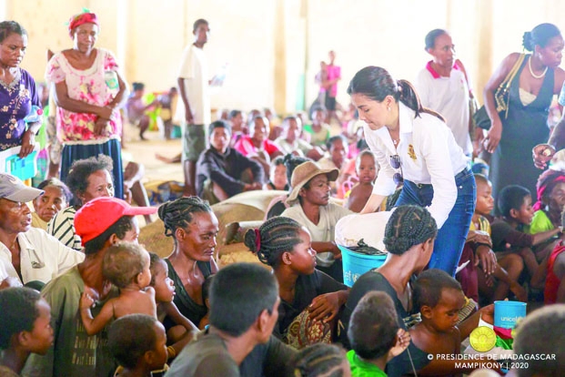 Réponses d&#039;urgence post-intempéries - Mialy Rajoelina réconforte les sinistrés