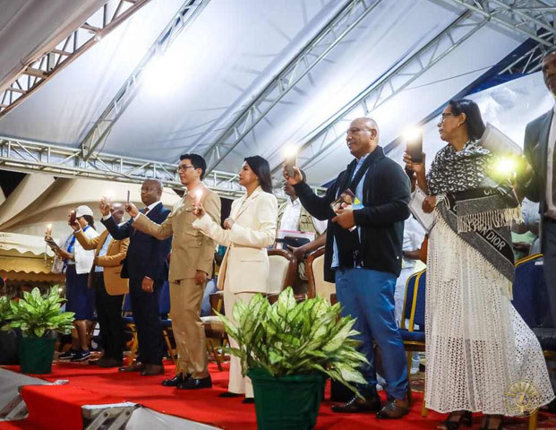 Congrès Eucharistique National à Antsiranana - Le couple Rajoelina en communion avec l&#039;Église catholique