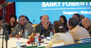 La Commission de supervision bancaire et financière (CSBF), régulateur du secteur bancaire et financier, et les acteurs économiques en concertation à Andakana en juillet dernier