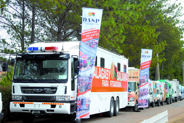 Accès gratuit aux soins - Départ d&#039;une caravane médicale en direction de 2 Régions