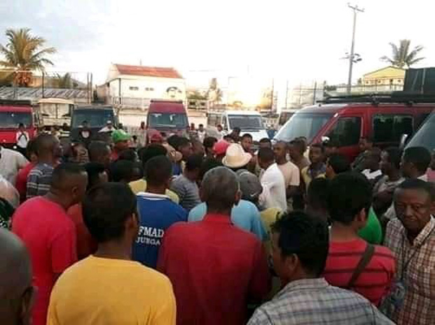 Transport pour Antananarivo-Mahajanga - Des centaines de passagers bloqués…
