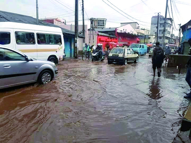 Fortes pluies dans la Capitale - Montée des eaux et embouteillages incontournables !