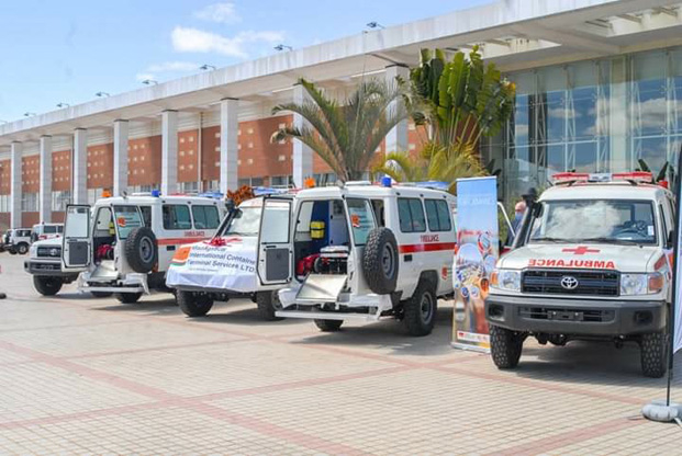 Lutte contre la Covid-19 - L’Etat malagasy reçoit 6 nouvelles ambulances 4x4
