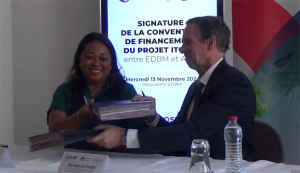 La DG de l’EDBM échangeant avec le directeur de l’AFD Madagascar